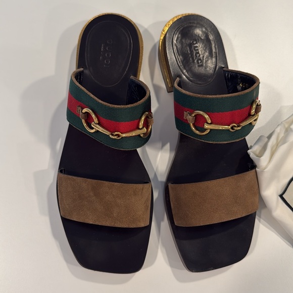 Gucci Women’s 39+ Suede Flat Gold Heel - Picture 3 of 10